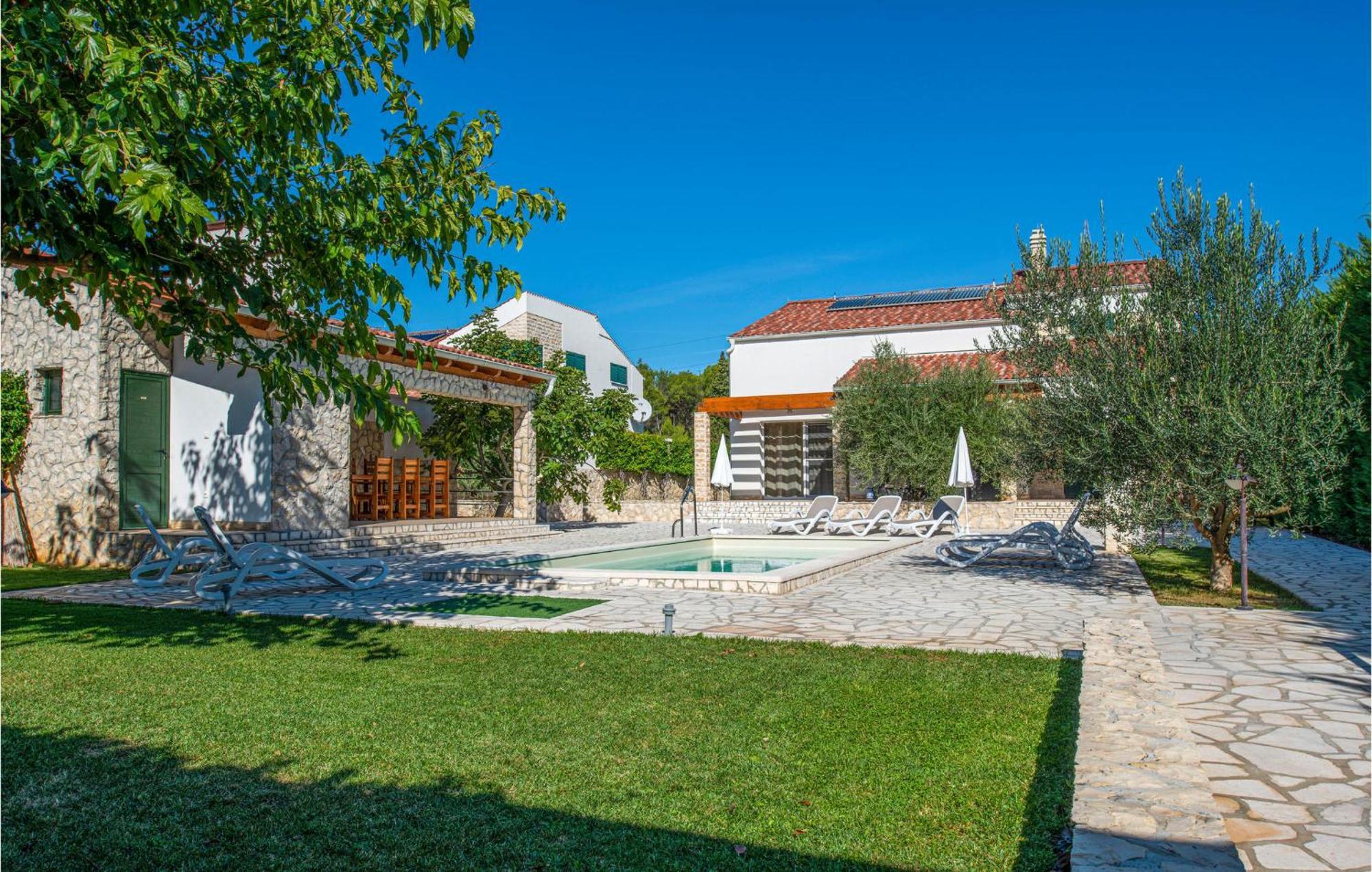 Lovely Home In Sibenik With Wifi Екстер'єр фото